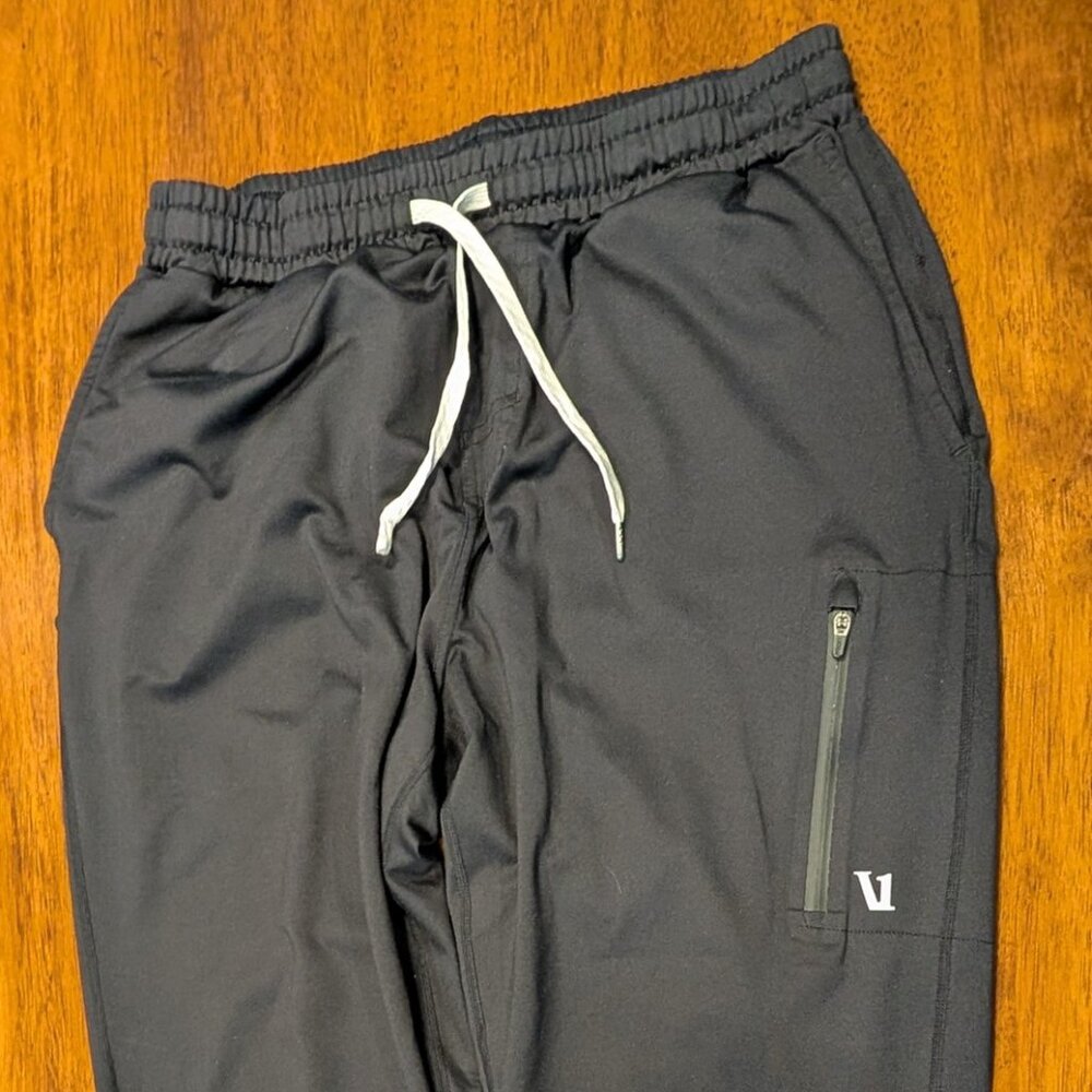 Preowned excellent condition Vouri Sunday Peformance joggers - size medium